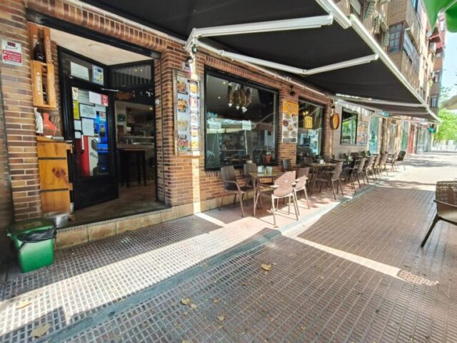 Taberna Cinco Hermanos: Cocina Tradicional y Buen Ambiente en Móstoles
