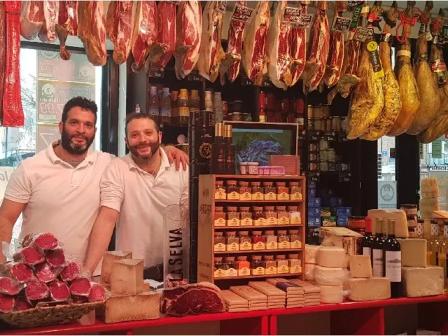🛒 Jamonería Hermanos Escudero: Tradición Ibérica Directo a tu Casa desde su Tienda Online